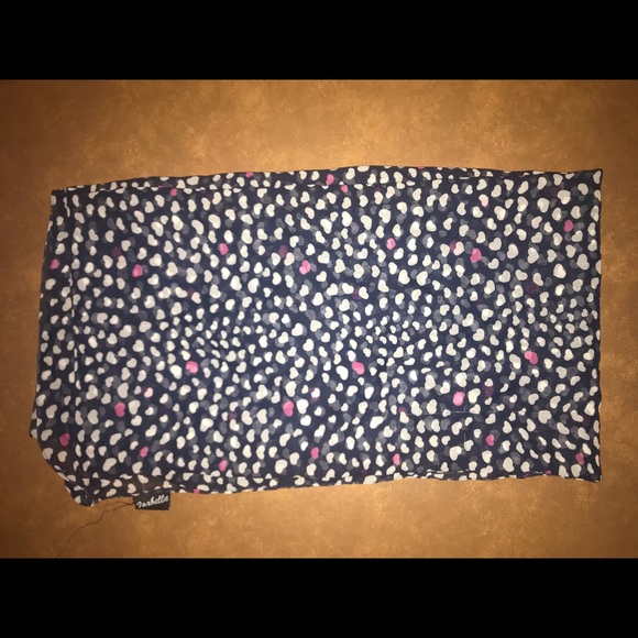 Sheer hearts scarf 💕 🧣 - Picture 3 of 3